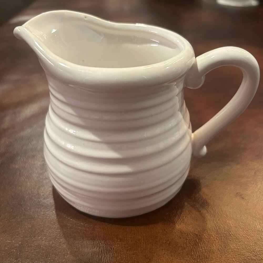 NWT Set of 2 White French Country Style Textured Creamers Jugs Pitchers - Picture 11 of 13